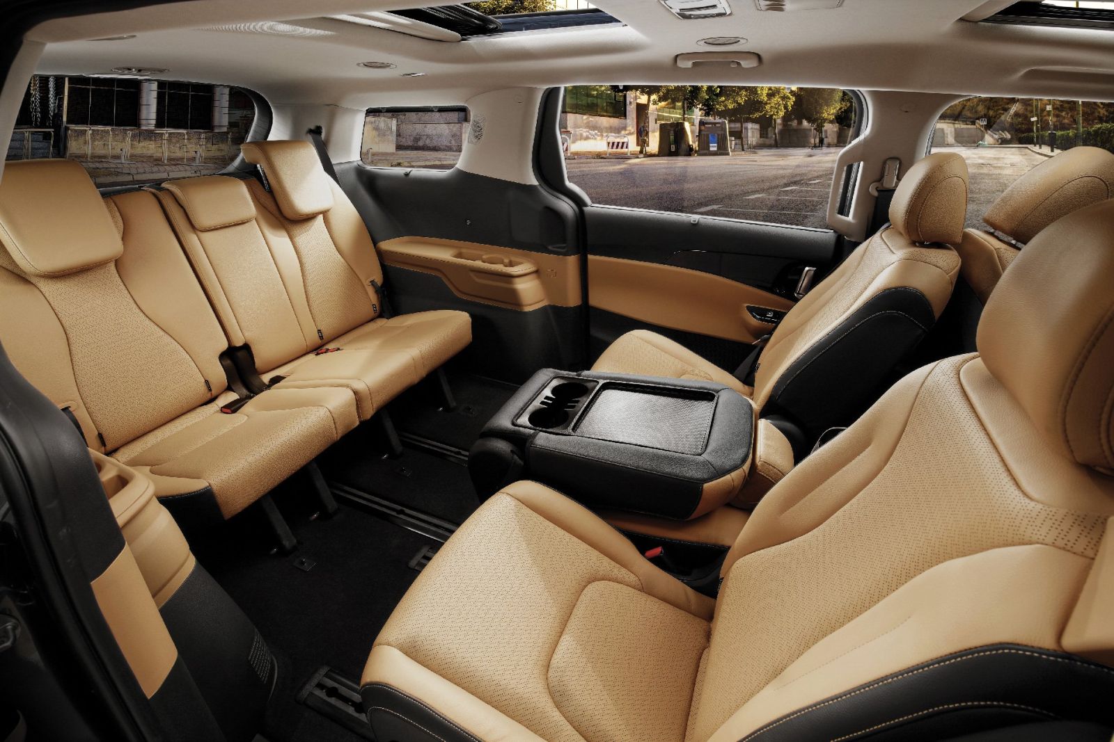 Không gian nội thất rộng rãi của xe Kia Carnival 8 chỗ